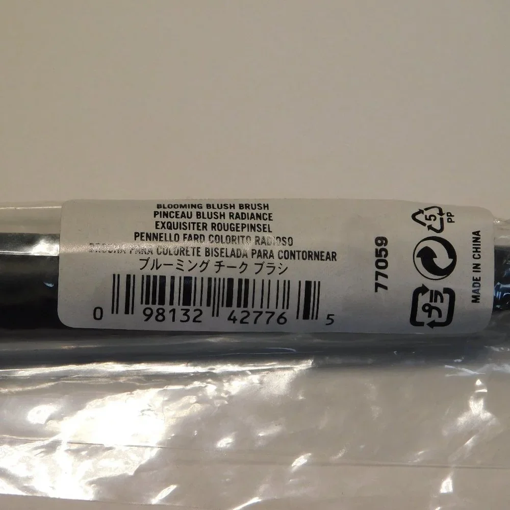 New With Tags -  NWT Bare Minerals Blooming Blush Brush